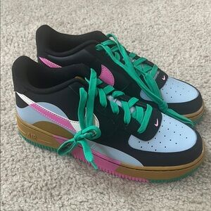 Nike Black and Pink Sneakers with Classic Low-Top Design